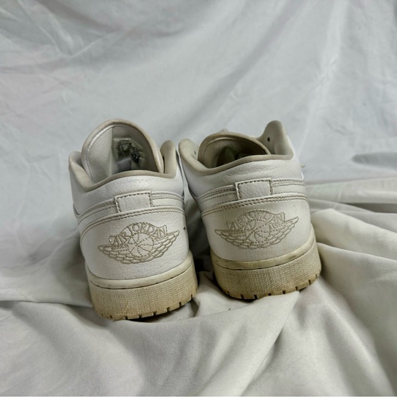 Jordan 1 Low ‘Triple White’ - Picture 4 of 5